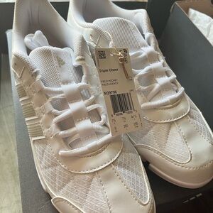 Adidas Triple Cheer Women’s Size 9 - Single Pair
